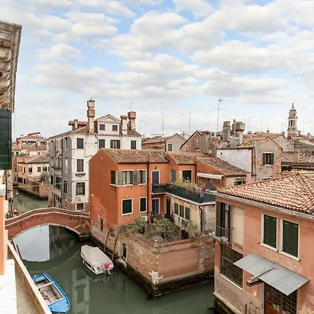 Lilia's Loft Apartment *